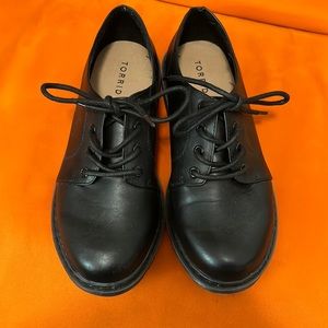 Black shiny lace up shoes 9W